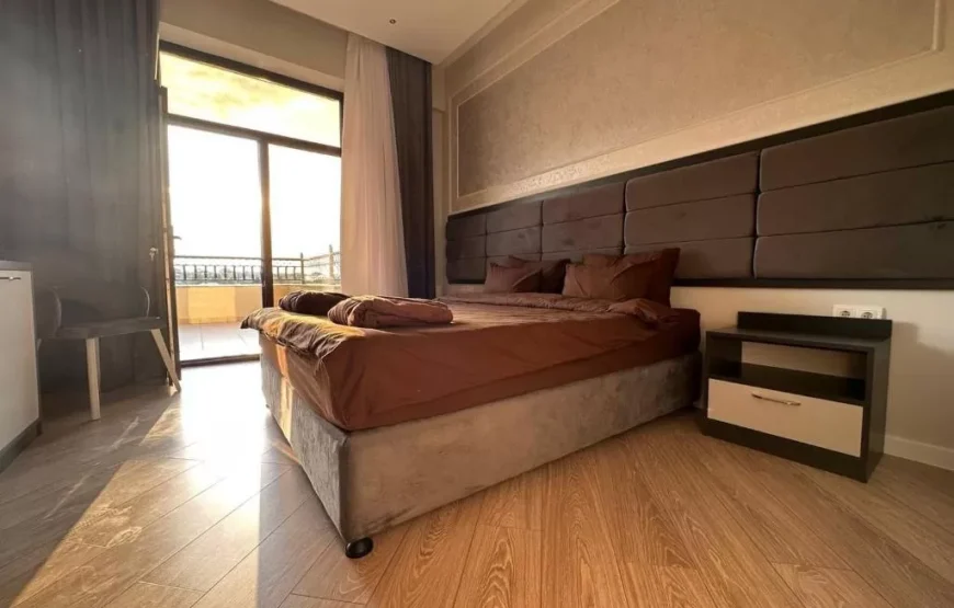 DELUXE QUEEN ROOM for 2 ADULT